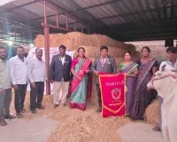 వాసవి క్లబ్ ఆధ్వర్యంలో పలు సేవా కార్యక్రమాలు