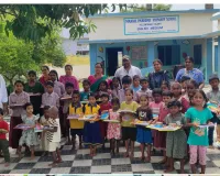 విద్యార్థులకు నోట్‌బుక్స్, పెన్నులు, పెన్సిళ్ల పంపిణీ