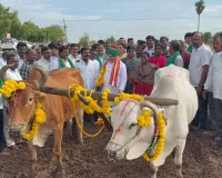 నాగలి పట్టి  విత్తనాలు చల్లిన మంత్రి పొన్నం ప్రభాకర్