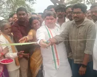 హుస్నాబాద్ లో ఫుడ్ కోర్ట్ ను ప్రారంభించిన మంత్రి పొన్నం ప్రభాకర్ 