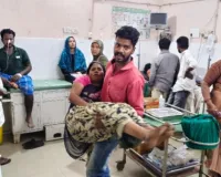 అనంతపురం ప్రభుత్వ ఆసుపత్రిలో మళ్లీ స్ట్రెచర్ల కొరత.. రోగులకు తప్పని ఇబ్బందులు