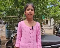 అమ్మ వడి కోసం అనంతపురం కలెక్టరేట్‌కు ఒంటరిగా వచ్చిన అనాథ బాలిక.