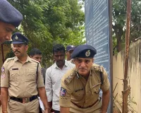 పోలీస్ స్టేషన్ లో సీపీ ఆకస్మిక తనిఖీ 