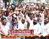 ఫీజు రీయింబర్స్‌మెంట్ బకాయిలు వెంటనే చెల్లించాలి