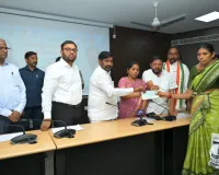 కళ్యాణ లక్ష్మి చెక్కుల పంపిణీ 