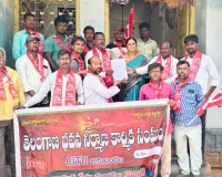 భవన నిర్మాణ కార్మికుల సమస్యలను వెంటనే పరిష్కరించాలి