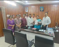 మున్సిపల్ కమిషనర్ కు సమస్యల పై  వినతి పత్రం 