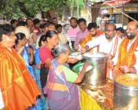 డాక్టర్ లక్ష్మణ్ జన్మదినం సందర్భంగా అన్నదానం 