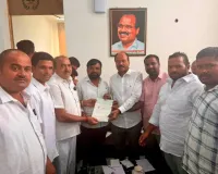 సీఎం రిలీఫ్ ఫండ్  అందజేసిన  కేఎల్ఆర్  