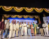 పేద విద్యార్థులకు ఆర్థిక చేయూత