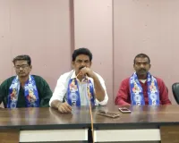 ప్రశ్నిస్తే కేసులు నమోదు చేస్తారా