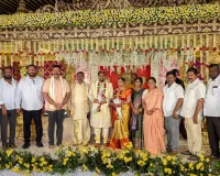 సమాజానికి ఆదర్శంగా నిలిచే దాంపత్య జీవితం గడపాలి 