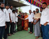 బాధిత కుటుంబానికి రూ.5,016 ఆర్థిక సహాయం