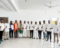 జిల్లా,డివిజన్ అధ్యక్షులకు నియమాక పత్రాలు అందచేసిన వజ్రెష్ యాదవ్