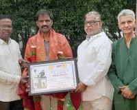 రక్తదాన అవార్డు గ్రహీత చేపూరి శంకర్ కు సత్కారం. 