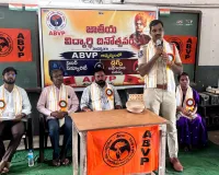 సోషల్ మీడియా సైబర్ నేరాల పట్ల అప్రమత్తంగా ఉండాలి 
