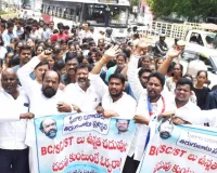 ఫీజు రీయంబర్స్మెంట్ బకాయిలు వెంటనే విడుదల చేయాలి: ఎంపీ ఆర్ కృష్ణయ్య