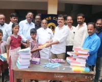 విద్యార్థులకు నోటు పుస్తకాల పంపిణీ