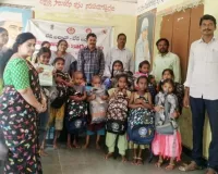 బాలికలకు స్కూల్ బ్యాగులు, నోట్ బుక్స్ పంపిణీ
