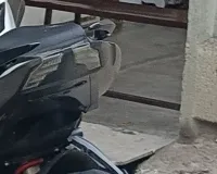 టూ వీలర్‌పై ఓ బైకర్ వివాదాస్పద రాతలు 