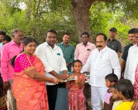 స్లేట్స్ , నోట్ బుక్స్ వితరణ అభినందనీయం