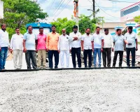 ఆరుట్లలో సిసి రోడ్డు పనులను పరిశీలించిన కాంగ్రెస్ నాయకులు 
