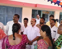 ఇంటింటికి వెళ్ళండి పత్రాలు పంపిణీ చేయండి