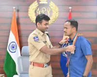 పోలీస్ డ్యూటీ మీట్‌లో రెండు పతకాలు సాధించిన కానిస్టేబుల్ రామయ్యకు ఎస్పీ అభినందనలు