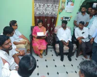 ఉప్పుల సురేష్ బాబును పరామర్శించిన ఎమ్మెల్యే యశస్విని రెడ్డి