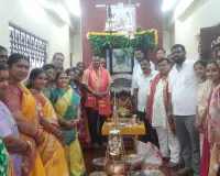 300 మంది భక్తులతో జోగులాంబకు   వెళ్తున్న మురాద్ మహల్ దేవాలయ కమిటీ సభ్యులు 