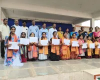 మెరిట్ స్కాలర్షిప్ పంపిణీ 