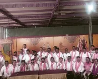 అందె శ్రీ రేవంత్ రెడ్డికి ఆత్మబంధువు ఎలా అవుతారో చెప్పాలి