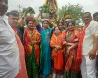 వెండి బోనమెత్తిన తెలంగాణ రాష్ట్ర గొర్రెల, మేకల చైర్ పర్సన్  కొల్లె సరిత