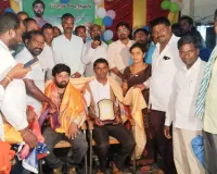 బదిలీపై వెళ్లిన ఏవో, ఏఈవోలకు ఘనంగా వీడ్కోలు