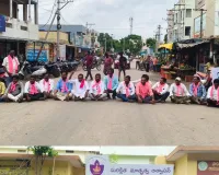 ప్రభుత్వ ఆసుపత్రిలో సమస్యలు పరిష్కరించాలని బీఆర్ఎస్ ధర్నా