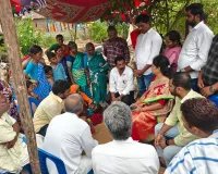 అంబాలలో బాధిత కుటుంబాన్ని పరామర్శించిన గొంగిడి సునీత రెడ్డి