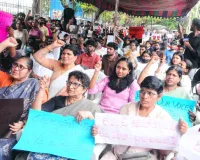 నీట్ లీకేజీపై కేంద్రం బాధ్యత వహించాలి