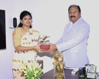జిల్లా ప్రిన్సిపల్ డిస్ట్రిక్ట్ సెషన్స్ జడ్జి ని మర్యాదపూర్వకంగా కలిసిన కలెక్టర్ స్నేహ శబరిష్