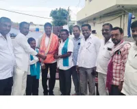 గడ్డం యాదగిరిని సన్మానించిన తెలంగాణ ఉద్యమకారుల సంఘం నాయకులు