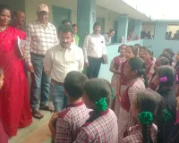మహేశ్వరంలో పాఠశాలలను సందర్శించిన యూనిఫాం డైరెక్టర్ జాన్సన్