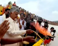 వెలిగొండలో కృష్ణమ్మ జలకళ.. జలహారతి ఇచ్చిన సీఎం చంద్రబాబు