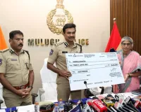 ములుగులో పోలీసుల ఎదుట లొంగిపోయిన మావోయిస్టు నేత సమతా