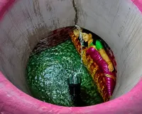 మంచిర్యాల మహాకాళి ఆలయంలో వింత దృశ్యం.. నీటిలో కనిపించిన అమ్మవారి విగ్రహం