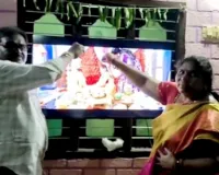 ఆన్‌లైన్‌లో కూతురి పెళ్లి.. అక్షింతలు వేసిన తల్లిదండ్రులు