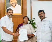 మంత్రి సీతక్కను కలిసిన పద్మశాలి, హ్యాండ్లూమ్ కార్పొరేషన్ల చైర్మన్లు