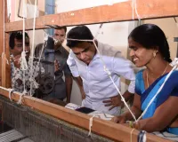 నేతన్నల కష్టానికి వందనం.. చేనేత కార్మికులకు కేటీఆర్ శుభాకాంక్షలు