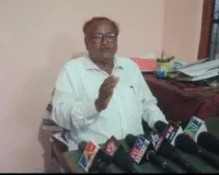 తన భూమిని ఆక్రమిస్తున్నారని రిటైర్డ్ ఉద్యోగి ఆవేదన
