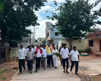 సర్ పై ప్రచార వాహనాన్ని  ప్రారంభించిన కాంగ్రెస్ నాయకులు 