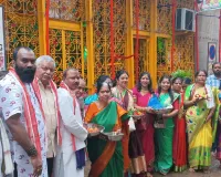 ఉజ్జయిని మహంకాళికి పద్మశాలి సంఘం పట్టు వస్త్రాలు సమర్పణ 