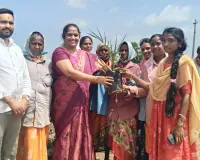ఇంటింటికీ   మొక్కలు పంపిణీ
